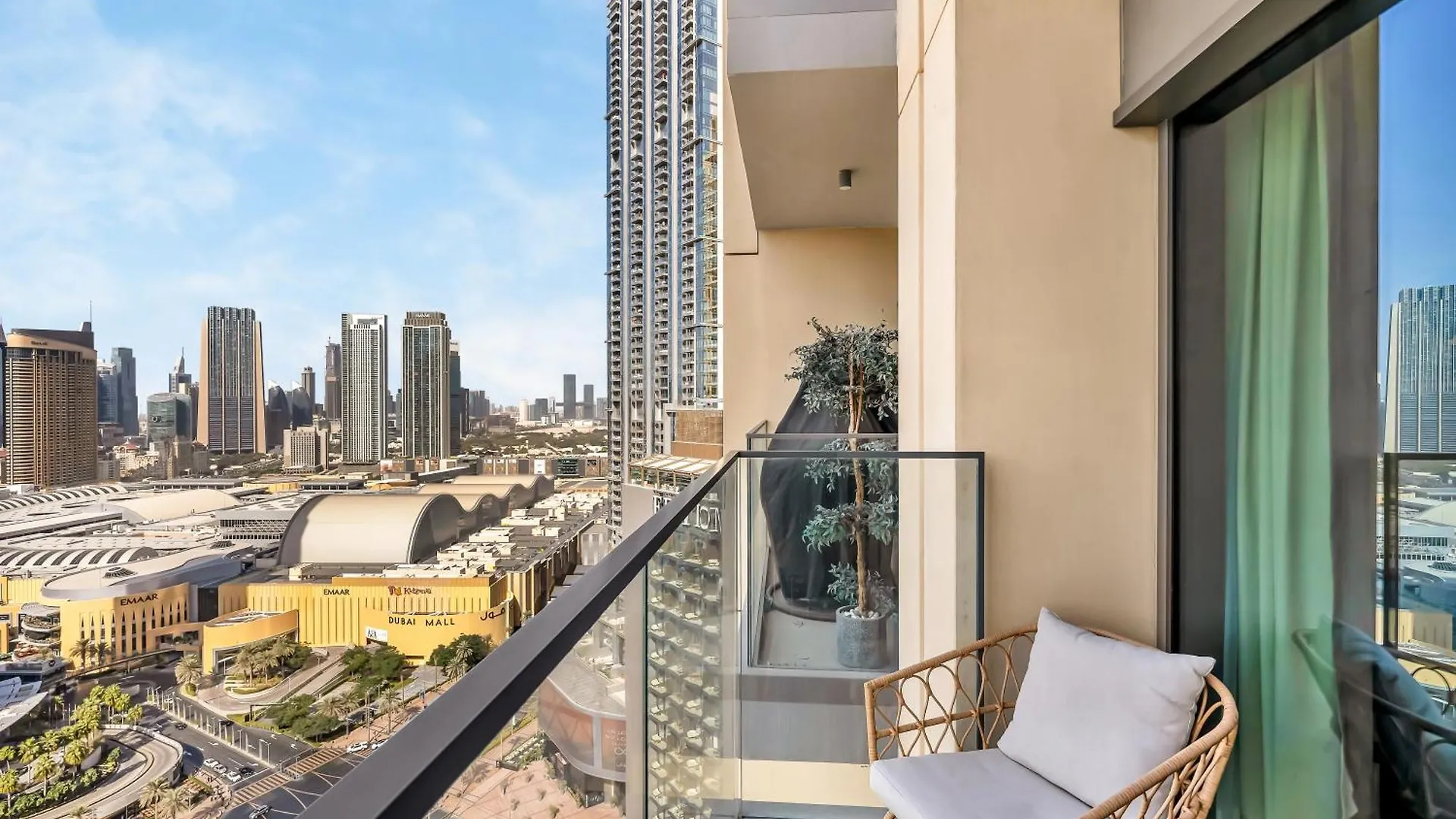 Luxurious Apartments In Burj Royale With Burj Khalifa Views Opposite Dubai Mall
