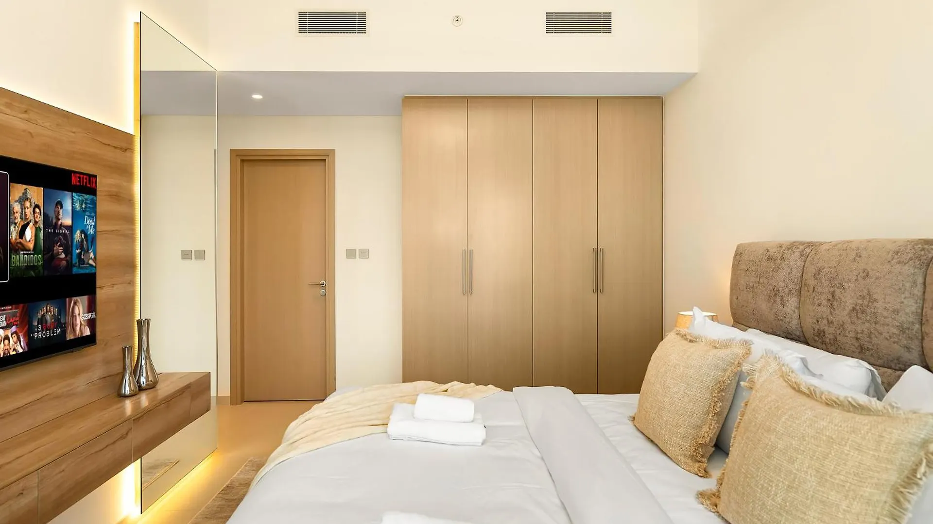 Luxurious Apartments In Burj Royale With Burj Khalifa Views Opposite Dubai Mall 0*,