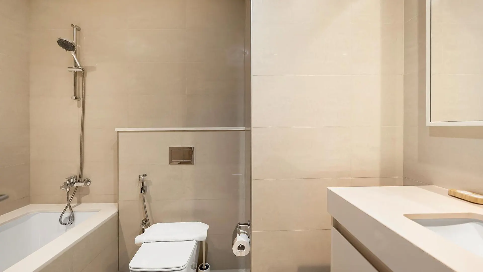 Luxurious Apartments In Burj Royale With Burj Khalifa Views Opposite Dubai Mall