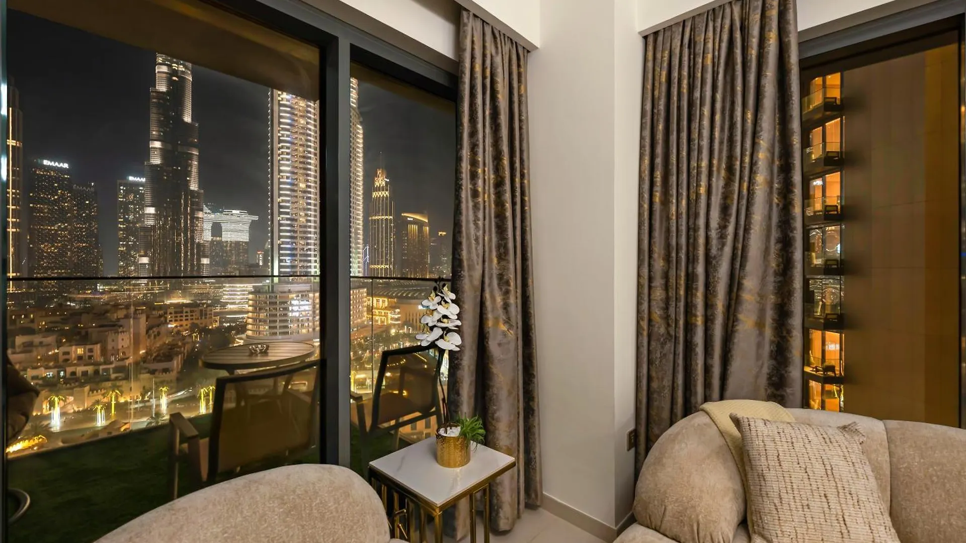 Luxurious Apartments In Burj Royale With Burj Khalifa Views Opposite Dubai Mall الإمارات العربية المتحدة