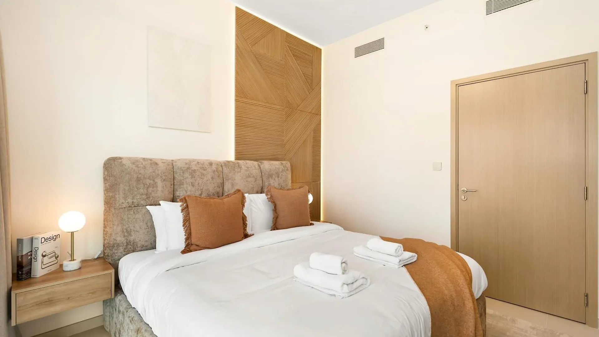 Luxurious Apartments In Burj Royale With Burj Khalifa Views Opposite Dubai Mall