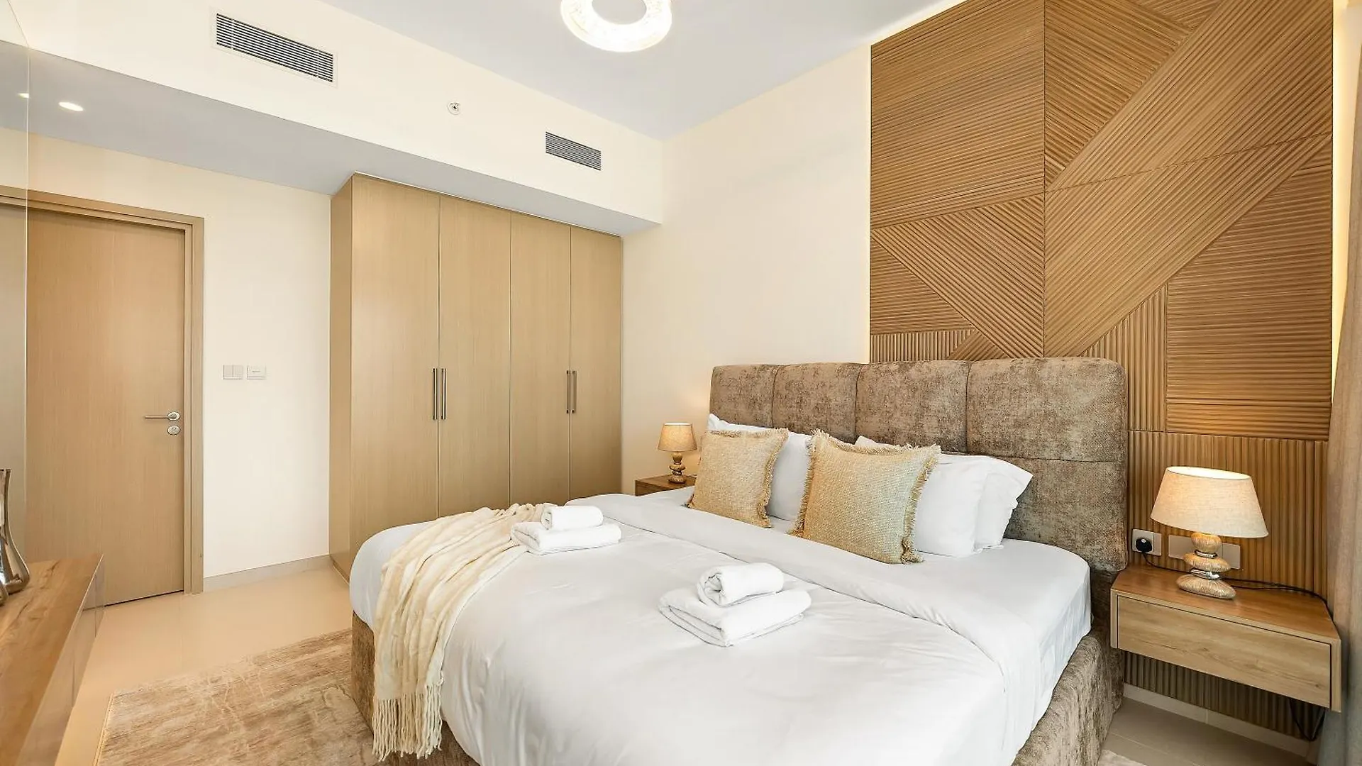 Luxurious Apartments In Burj Royale With Burj Khalifa Views Opposite Dubai Mall