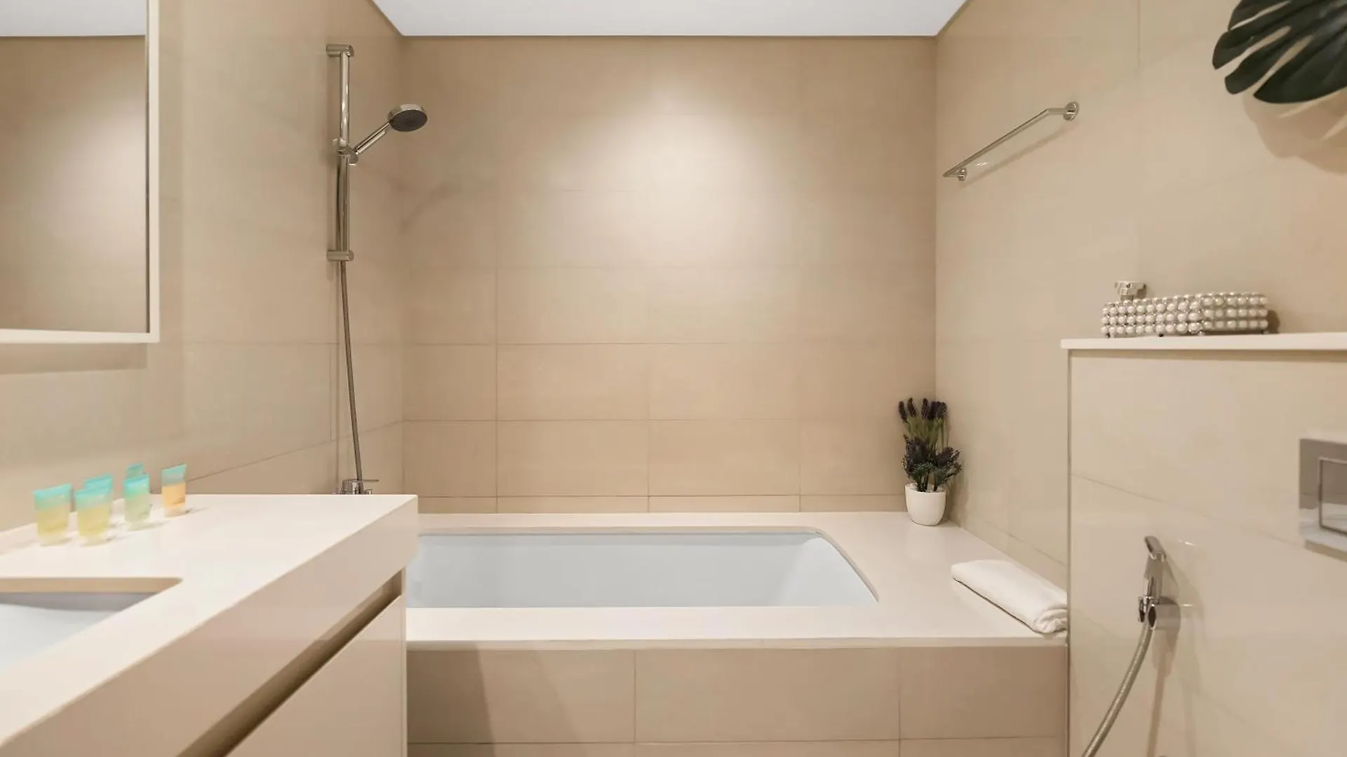 Luxurious Apartments In Burj Royale With Burj Khalifa Views Opposite Dubai Mall