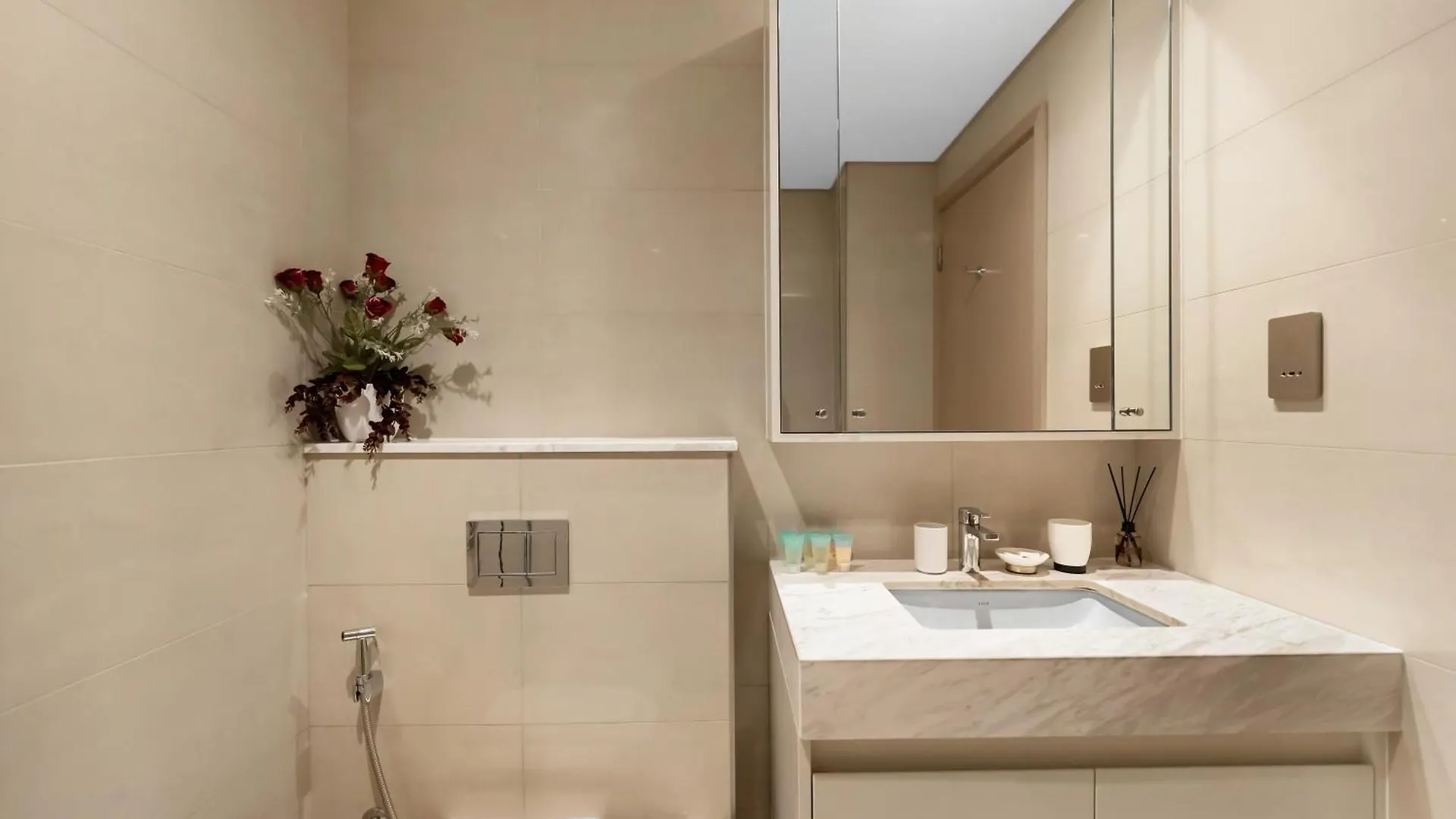 Luxurious Apartments In Burj Royale With Burj Khalifa Views Opposite Dubai Mall