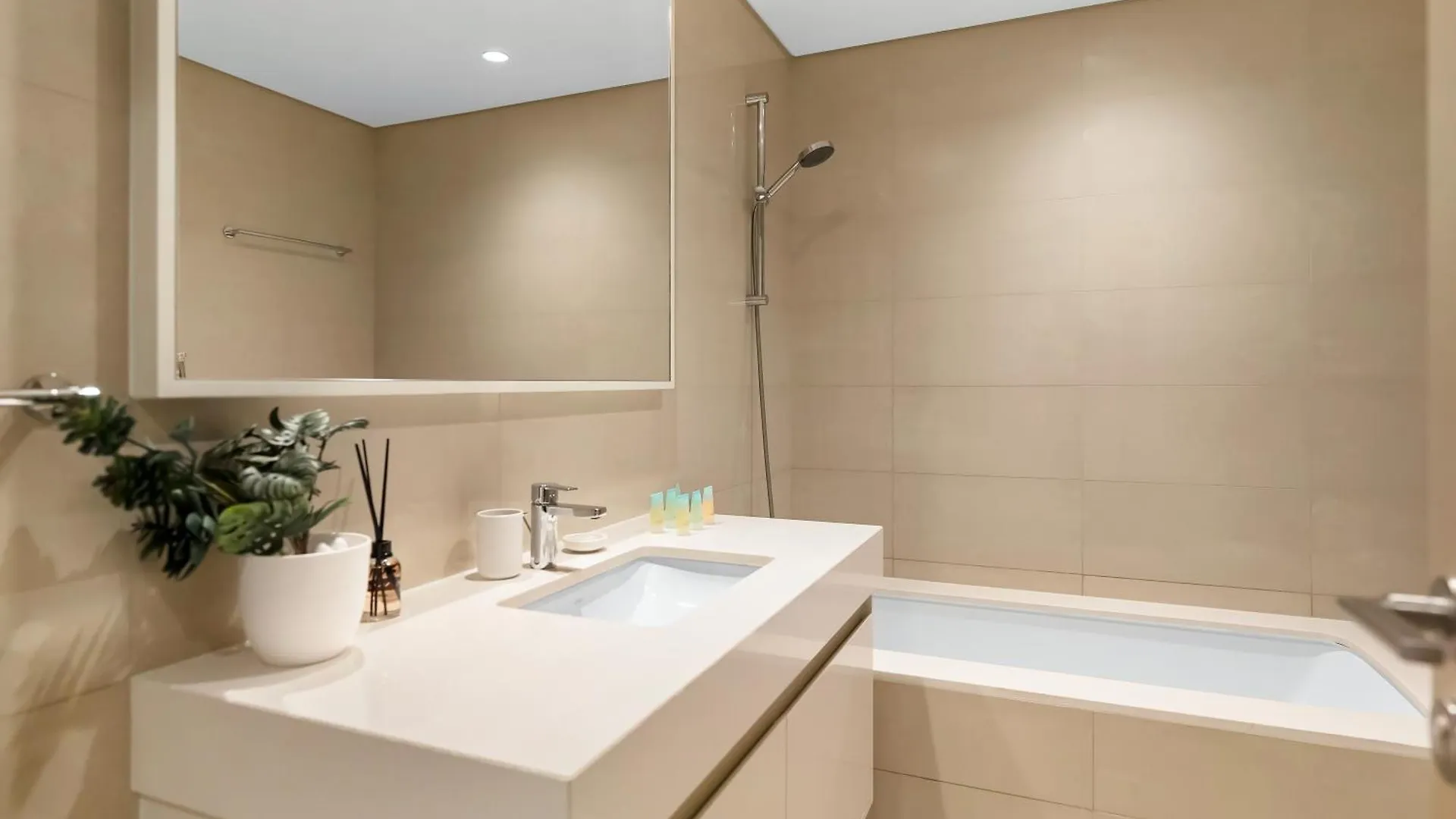 Luxurious Apartments In Burj Royale With Burj Khalifa Views Opposite Dubai Mall