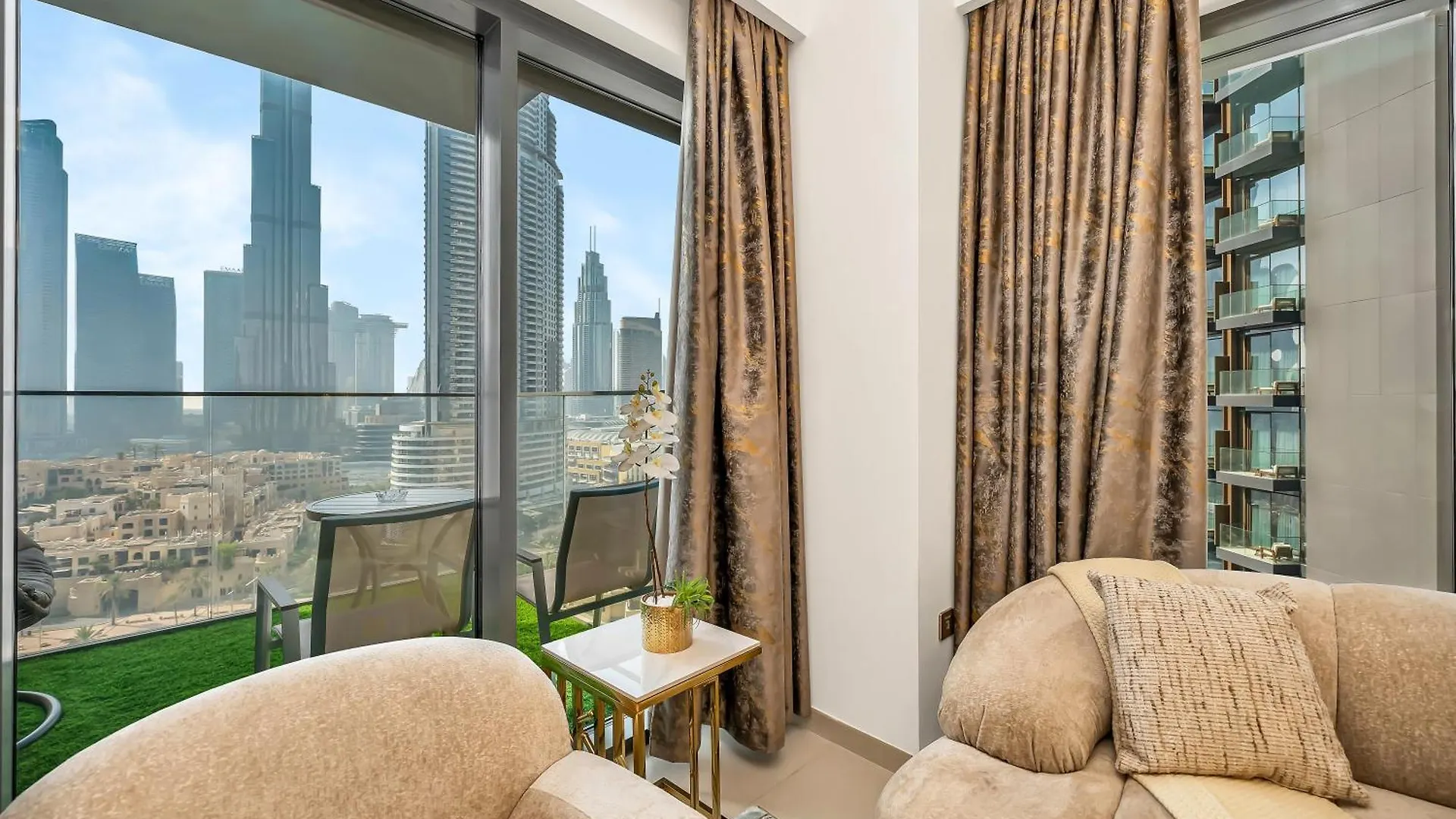 Luxurious Apartments In Burj Royale With Burj Khalifa Views Opposite Dubai Mall United Arab Emirates